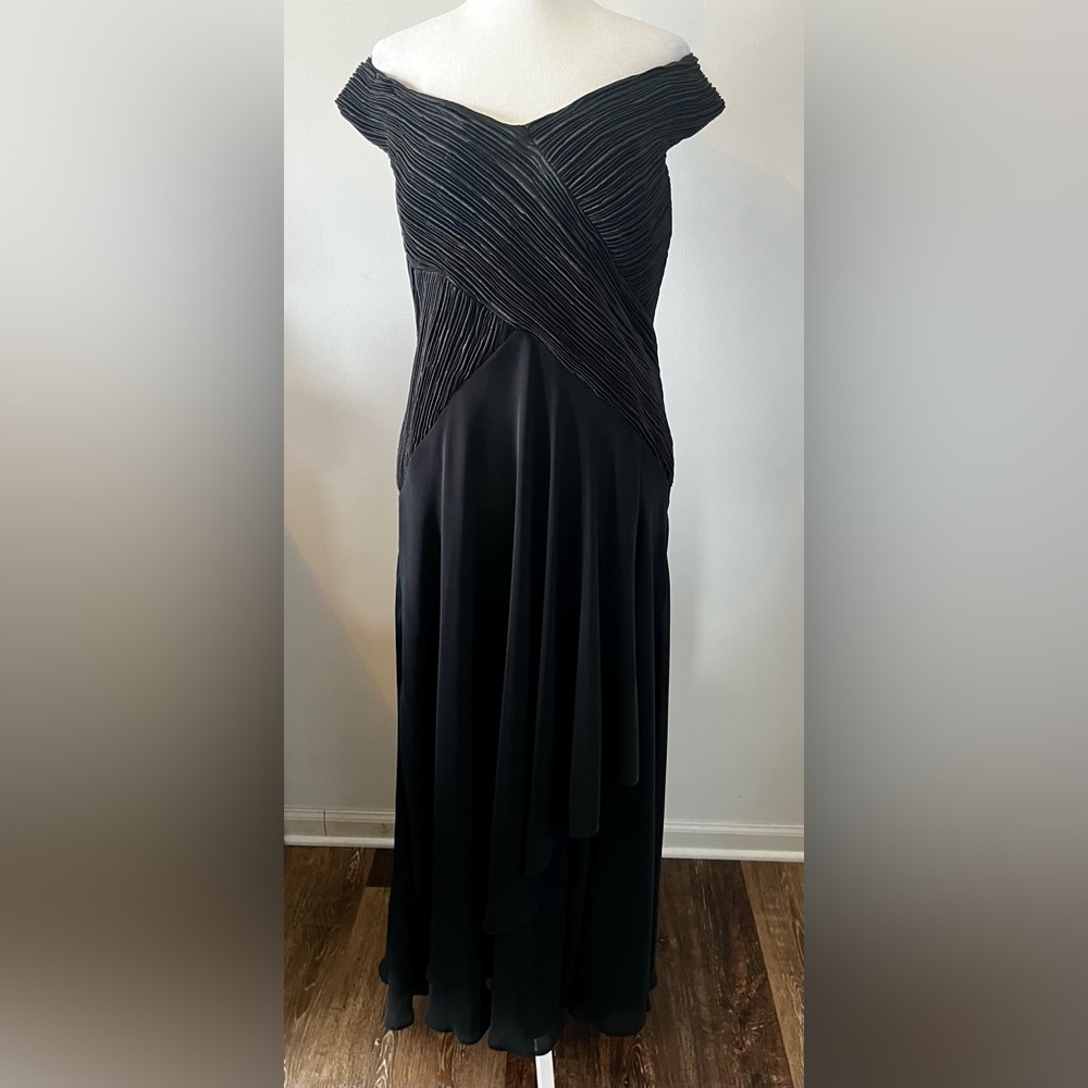 Ursula of Switzerland Off  The Shoulder Black Full Length Gown - Picture 2 of 5
